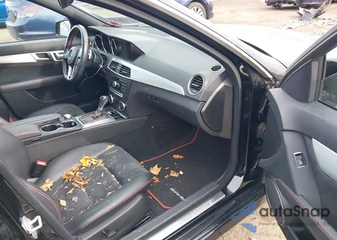 2014 Mercedes-Benz C 300 Sport 4Matic z USA, uszkodzony, nr VIN WDDGF8AB9EA916761